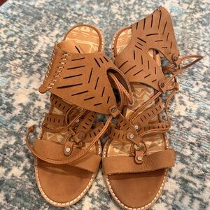 Dolce Vita women’s heeled sandal suede lace up wooden heel 6